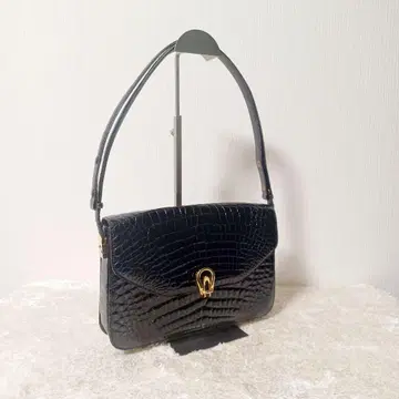 새상품급 가격 인하 협의 가능 크로커다일풍 숄더백 블랙