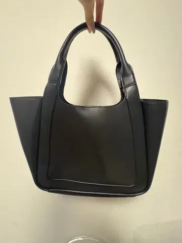 블랙 합성 피혁 토트백