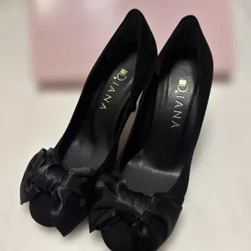[ 새상품급 ] DIANA 블랙 리본 하이힐 펌프스