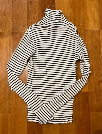 스픽 앤 스팬 하이넥 풀오버 보더