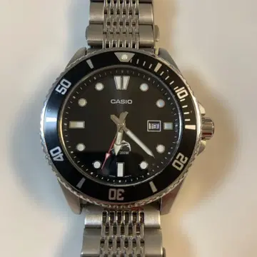 CASIO 200m 방수 블랙 다이얼 시계