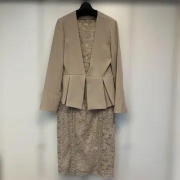 베이지 테일러드 자켓 레이스 스커트 세트