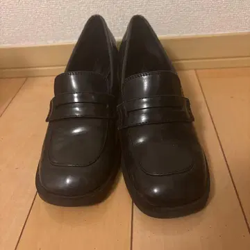 블랙 합성 피혁 로퍼 하이힐