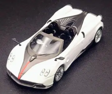 MINI GT Pagani Huayra Roadster 1:64