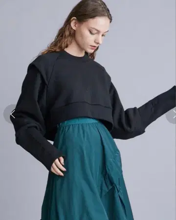 UN3D. 파워 숄더 숏 맨투맨 블랙 긴팔