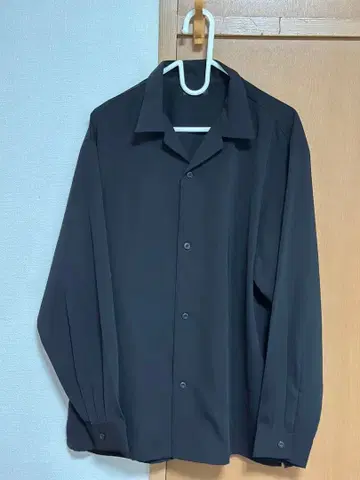 블랙 긴팔 셔츠