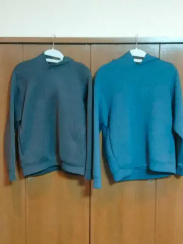 UNIQLO 울트라 스트레치 맨투맨 후드티 2장 세트 (블랙 네이비)