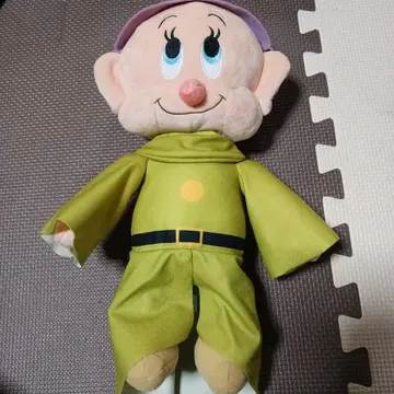 그린 컬러 망토 포함 봉제 인형