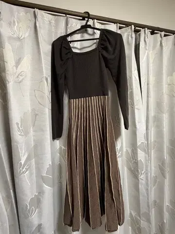 앤드쿠츄 다크 브라운 긴팔 니트 원피스