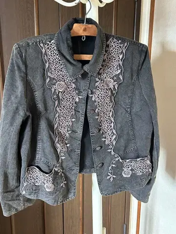 자수 장식 다크 그레이 테일러드 자켓