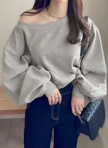 그레일 [ F ] 오프숄더 맨투맨 상의 볼륨 슬리브 숏 기장