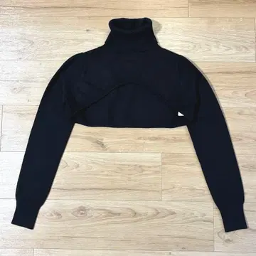 ANDMARY 숏 기장 터틀넥 니트 블랙 프리 사이즈