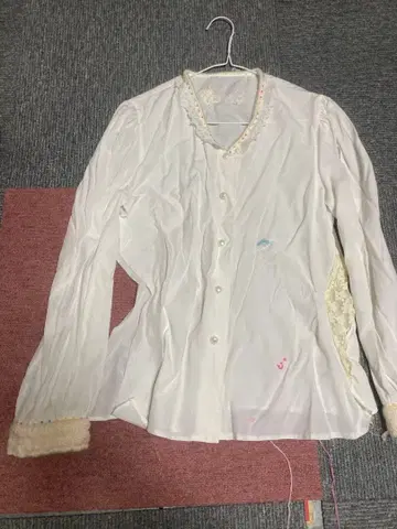 미완성 블라우스