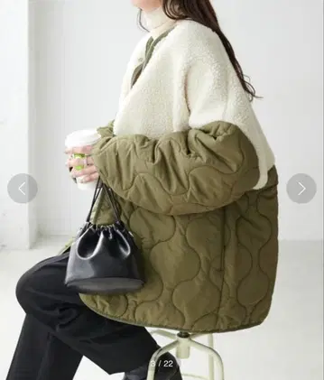 DISCOAT 보아 절개 퀼팅 코트 카키 M 사이즈