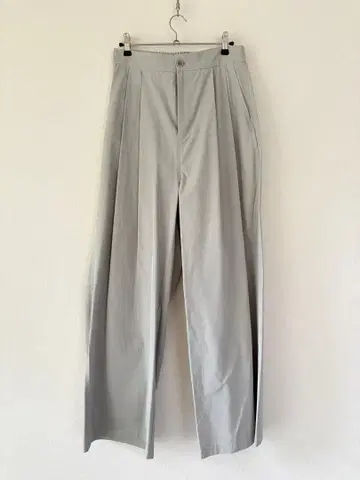 AMOMENTO 아모멘토 투 턱 팬츠 베이지 남성용 [ M ]