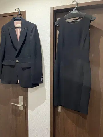 블랙 자켓과 원피스 세트 38 사이즈