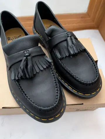 닥터마틴 에이드리안 태슬 로퍼 US9