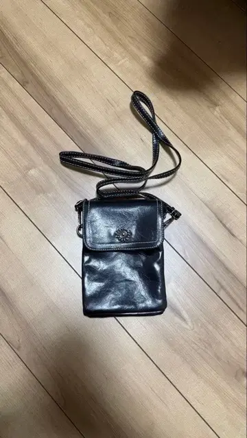 블랙 가죽 숄더백