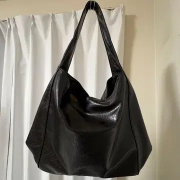 부드러운 소재 쳐지는 숄더백 블랙 대용량