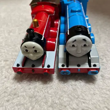 토마스 프라레일 구 제임스 고든 2점