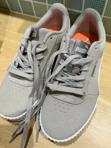 PUMA 그레이 스웨이드 스니커즈