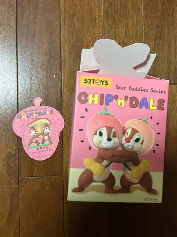 52TOYS 칩과 데일 피규어