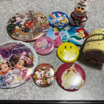 디즈니 캔 배지 7개 세트, 기타 캔 배지 2개, 스트랩, 태엽식 올라프