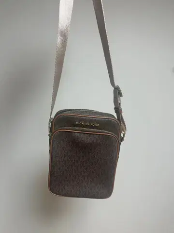 MICHAEL KORS 모노그램 숄더백