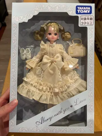 타카라 토미 리카 크림색 인형