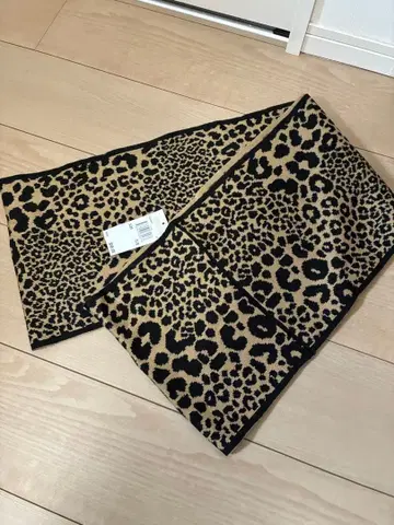 마이클코어스 머플러 표범 무늬