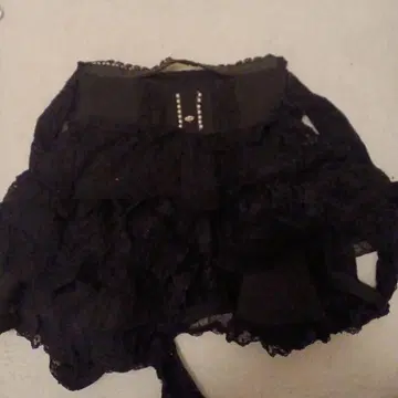 LIZLISA 프릴 장식 블랙 미니 스커트