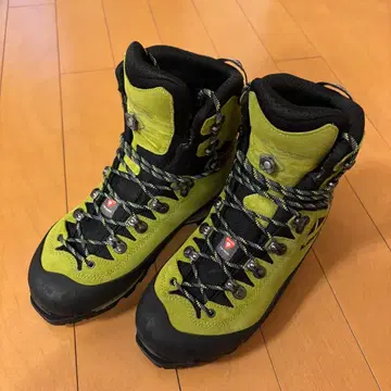 Lowa 설산용 등산화 그린