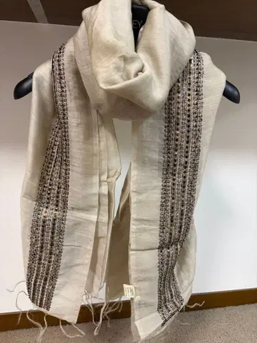 CITRAS 자수 들어간 베이지 스톨