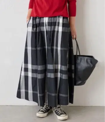 비어즐리 빅 체크 타프타 스커트 블랙 허리밴딩 올 시즌