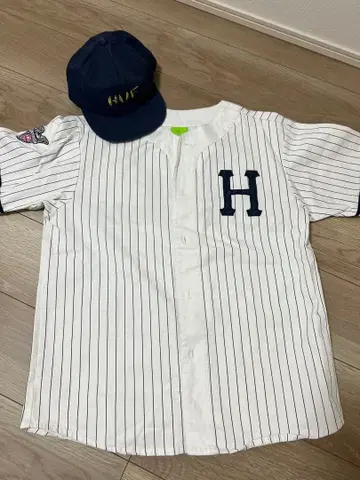 HUF 스트라이프 셔츠와 캡 세트