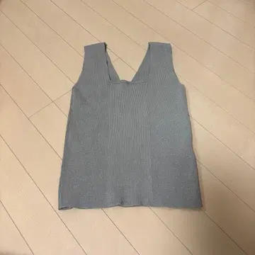 [ 미사용 새상품 정가 3900엔 ] EMODA 슬리브리스 니트 베이지