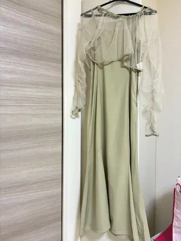 올리브 그린 오프숄더 드레스