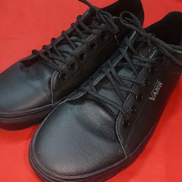 VANS 블랙 가죽 로우컷 스니커즈