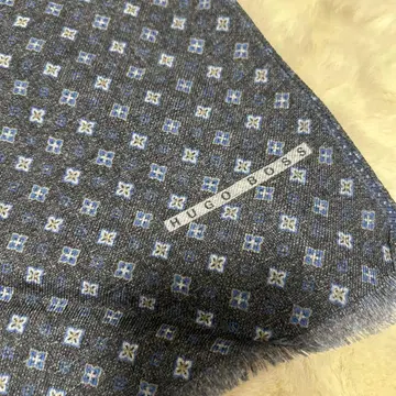 HUGO BOSS 울 머플러 그레이 계열