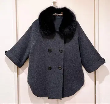 퍼 달린 다크 그레이 울 코트