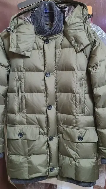 [ 나노 유니버스 x 니시카와 다운 ] SHIELD 후드 롱 다운 카키