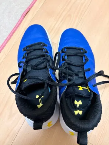 언더아머 파랑 블랙 스니커즈