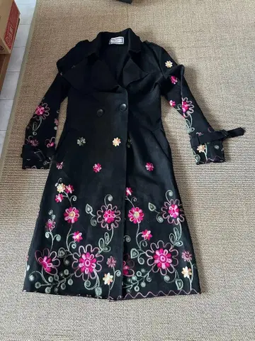 신디벤디 꽃무늬 자수 롱 코트