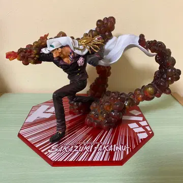 원피스 사카즈키 피규어