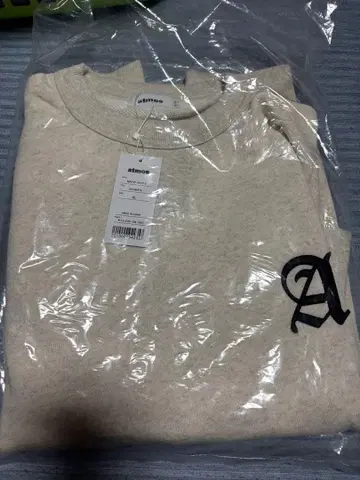 atmos 베이지 맨투맨