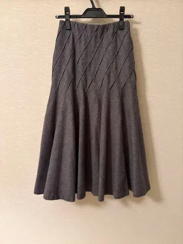 시빌라 그레이 플레어 스커트 다이아몬드 스티치