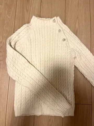 유나이티드 애로우즈 펄 버튼 니트