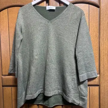 MORABITO 올리브 그린 V넥 라메 니트