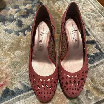 핑크 컷 아웃 디자인 펌프스