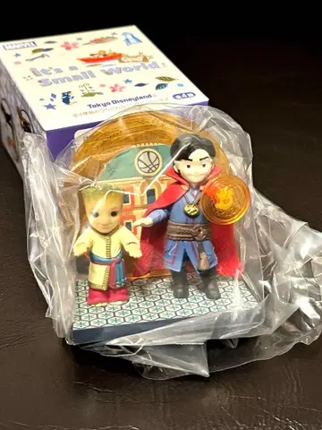 피규어 이츠 어 스몰 월드 with 그루토 닥터 스트레인지